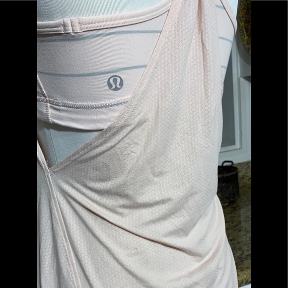 Lululemon tank Size 4🌻 - Picture 8 of 9
